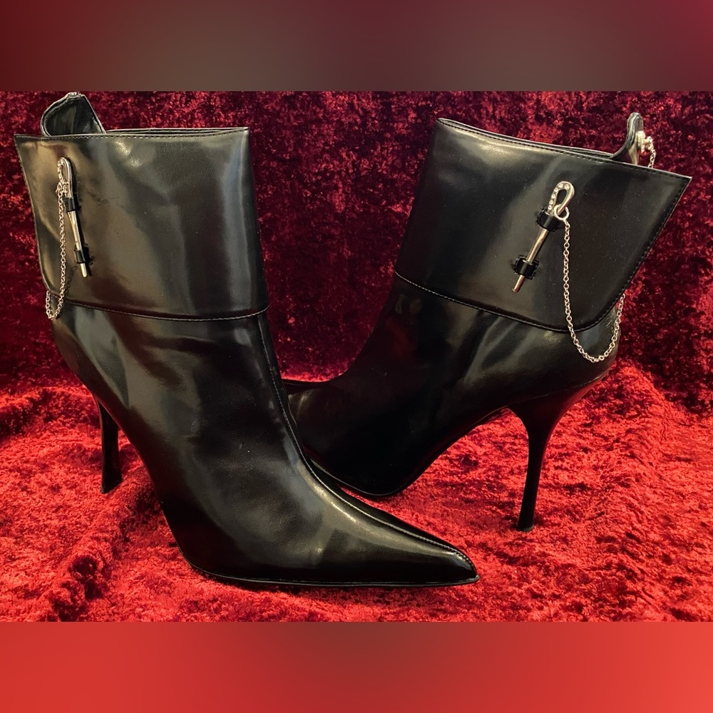 BNIB SMILE FOOTWEAR by Elichi Cuffed Ankle Boots w/Silver Hardware & Rhinestones